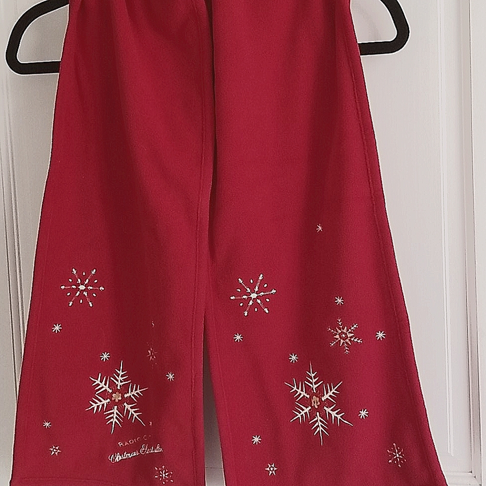 Exclusive Radio City Christmas Spectacular scarf